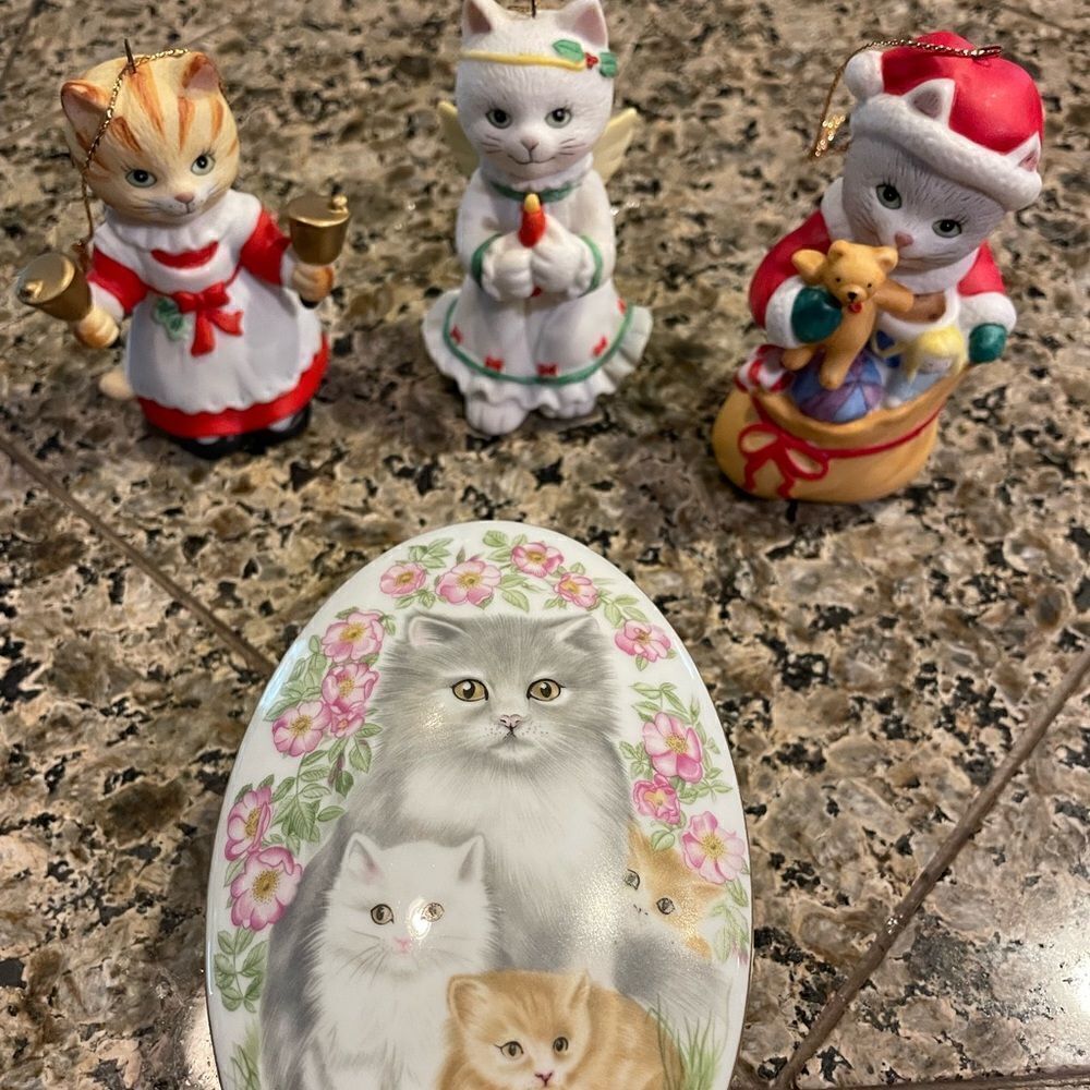Sir Lanka Vintage Cat Ornaments and a 1981 Cat Porcelain Trinket Dish Ha…